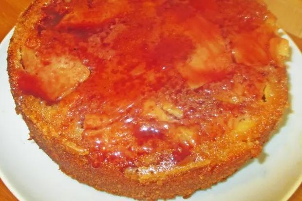 Apfel-Polenta-Kuchen gestürzt - Rezept