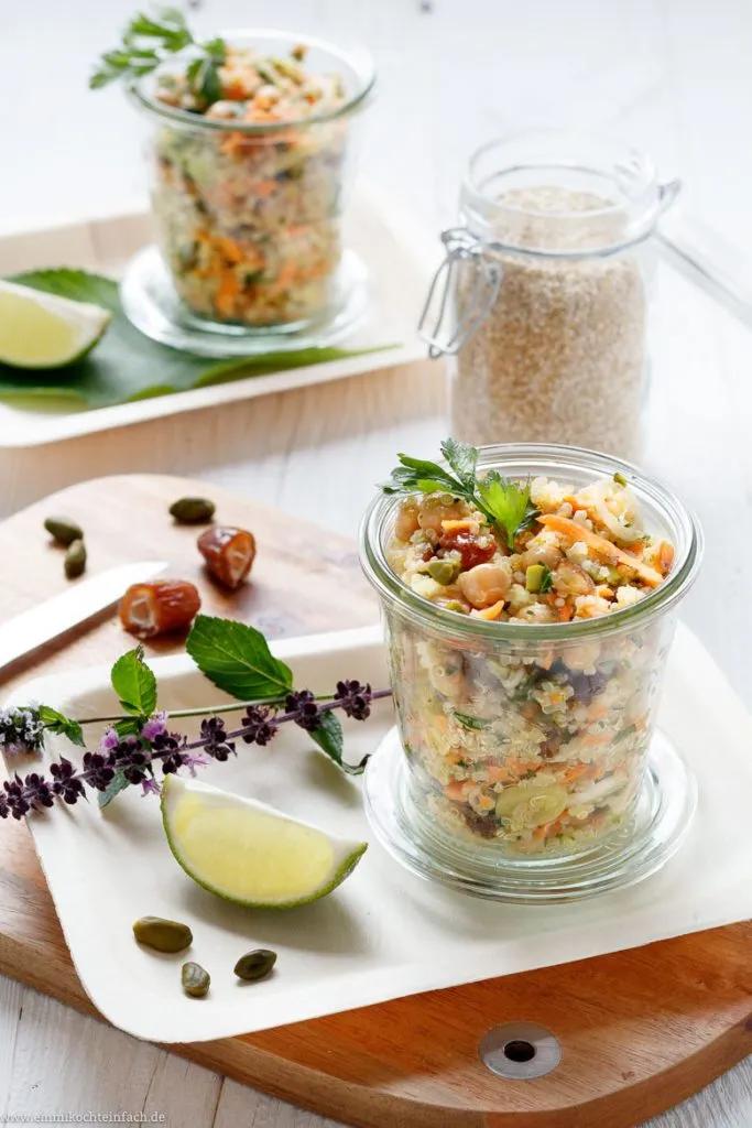 Quinoa Salat mit Kichererbsen - schnell und einfach - emmikochteinfach