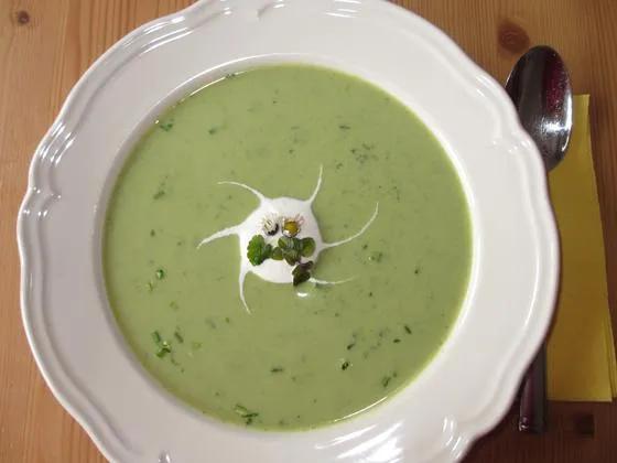 Grüne Suppe - eine altbairische Tradition - 3 x 3 Kräuter soll man ...