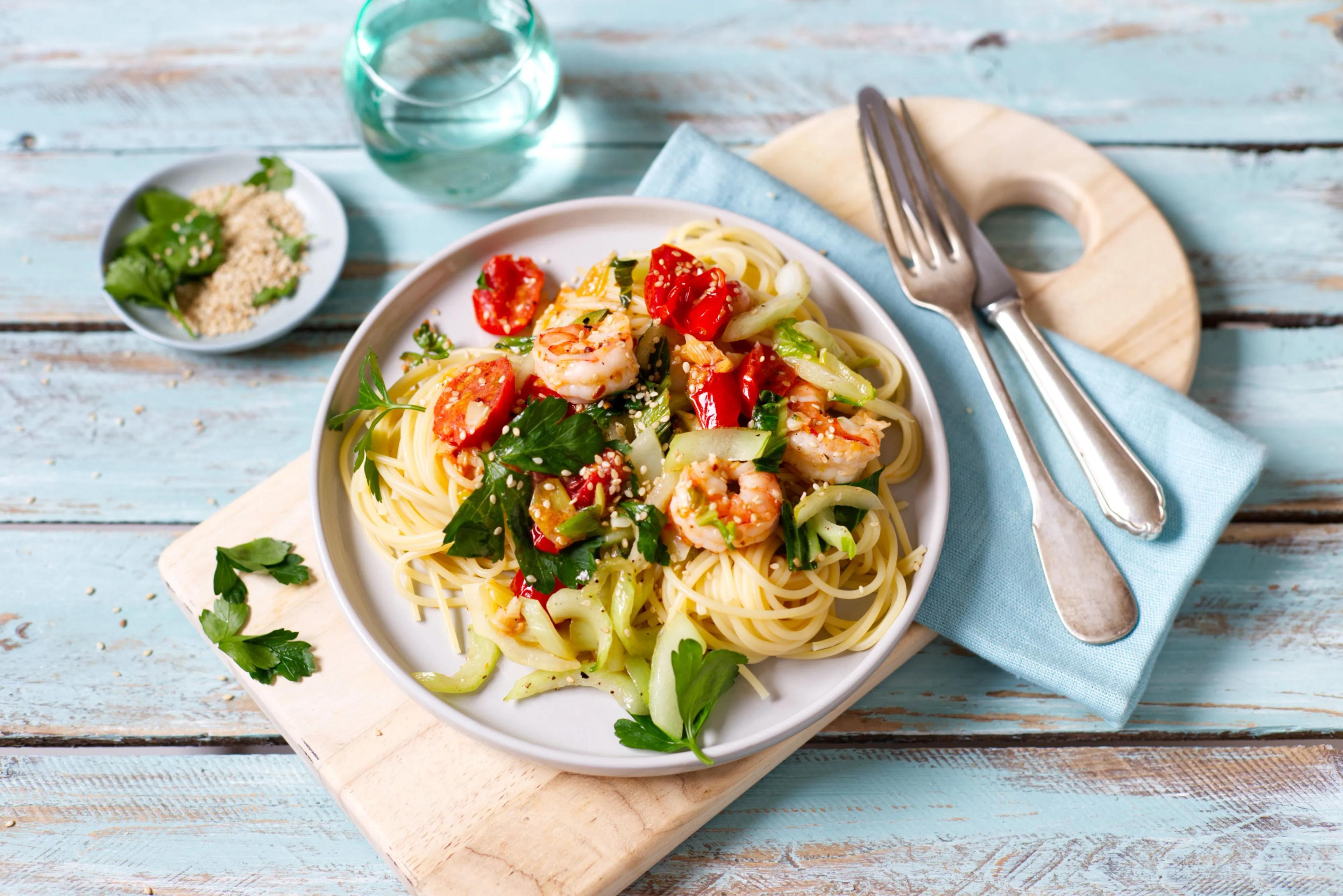 Spaghetti mit Garnelen und Pak Choi Rezept | EAT SMARTER