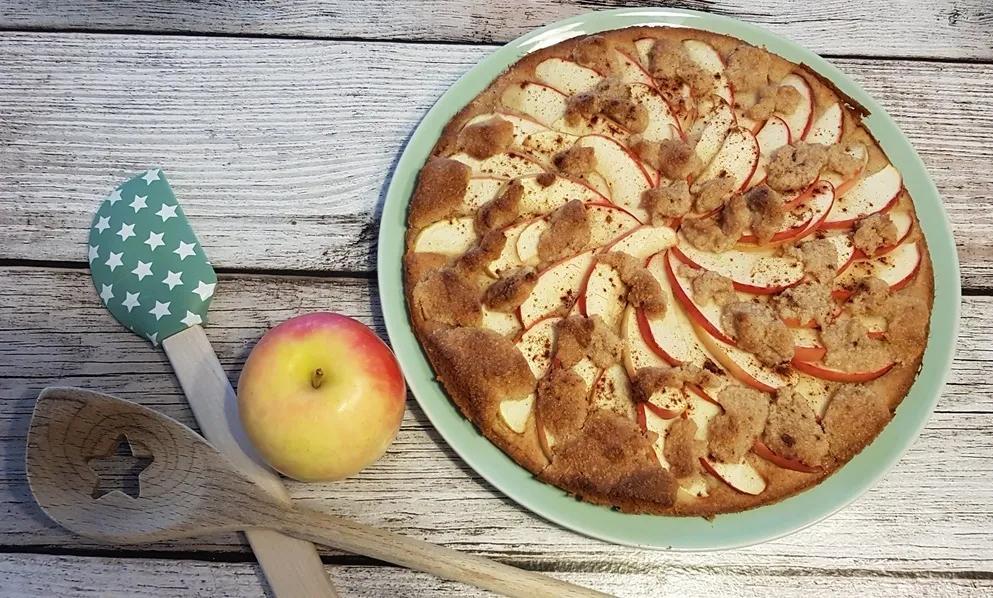 Low Carb Ofenpfannkuchen mit Äpfeln und Streuseln - Chaos &amp; Konfetti