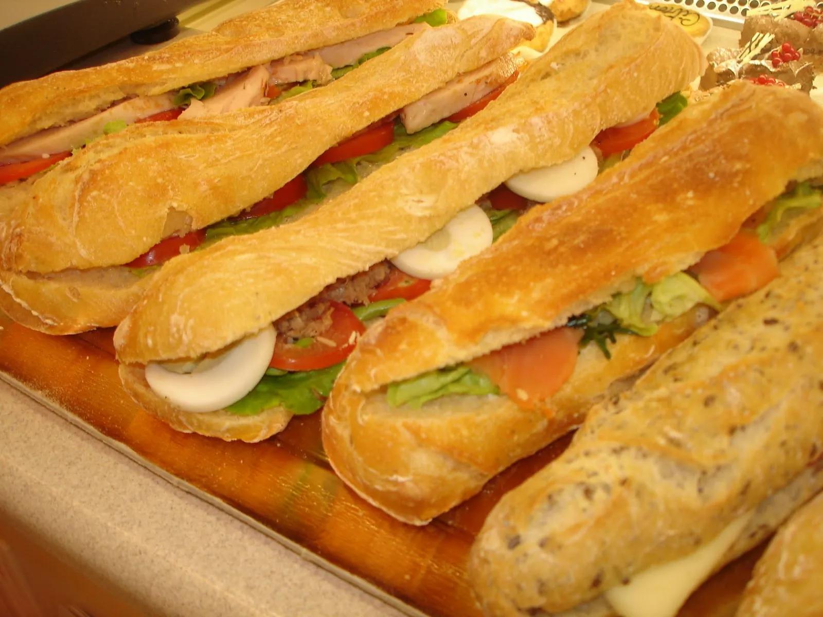 BobbyManhattan: Why is French &amp;quot;Baguette&amp;quot; so famous in France?