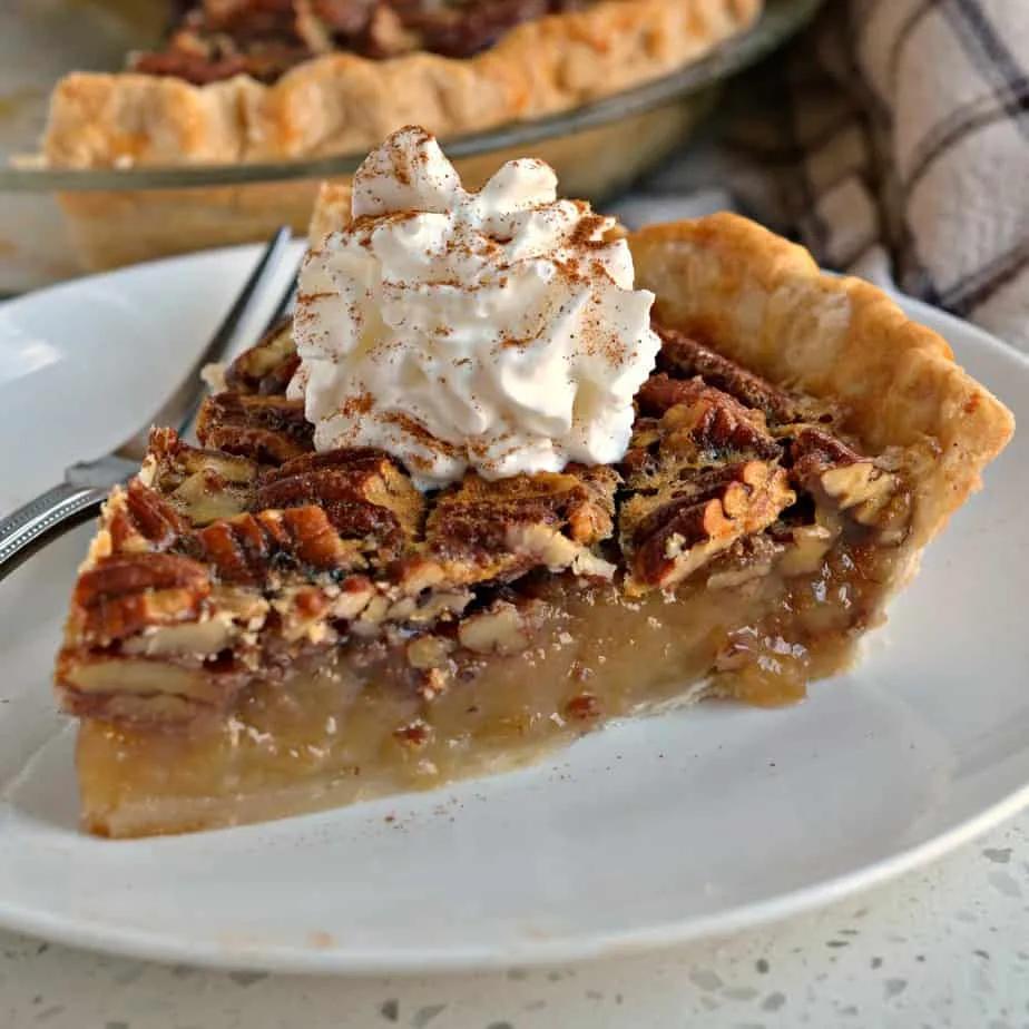 Easy Southern Pecan Pie | Small Town Woman