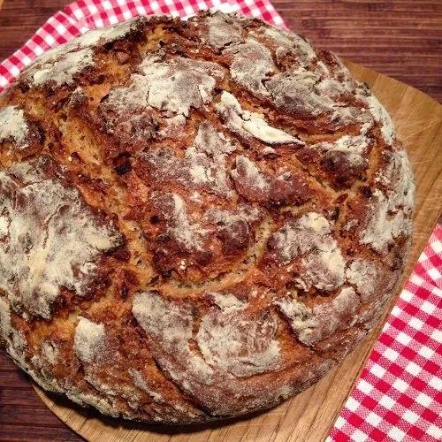 Zwiebelbrot | Brot selber backen, Brot selber backen rezept, Zwiebelbrot