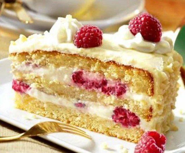 Cremige Himbeertorte - Eine einfache Torte mit Himbeeren und einer ...