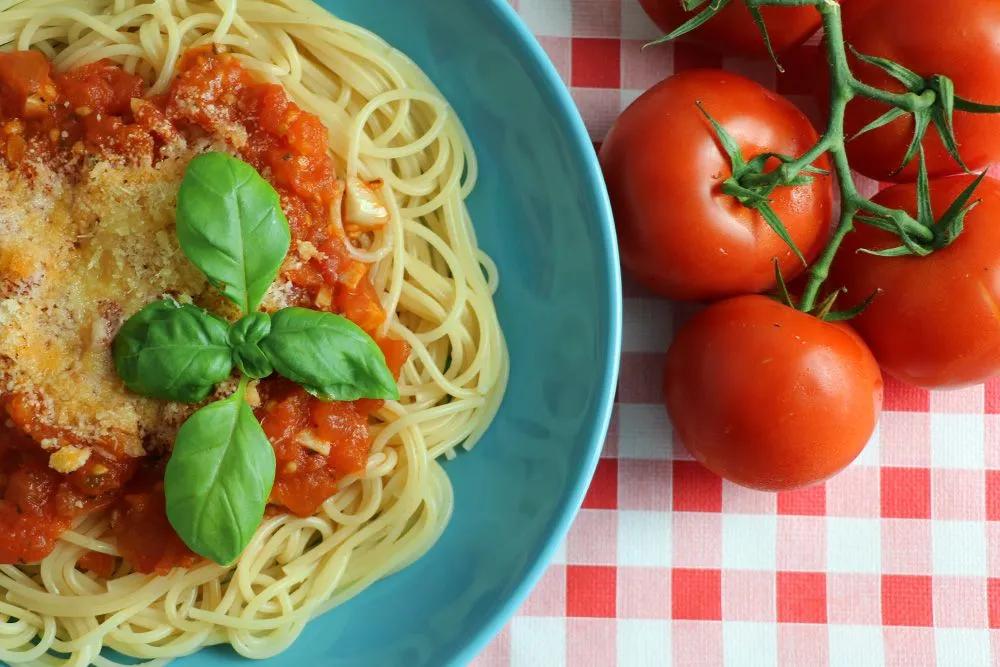 Tomatensoße selber machen: ein einfaches italienisches Rezept - Tomaten ...