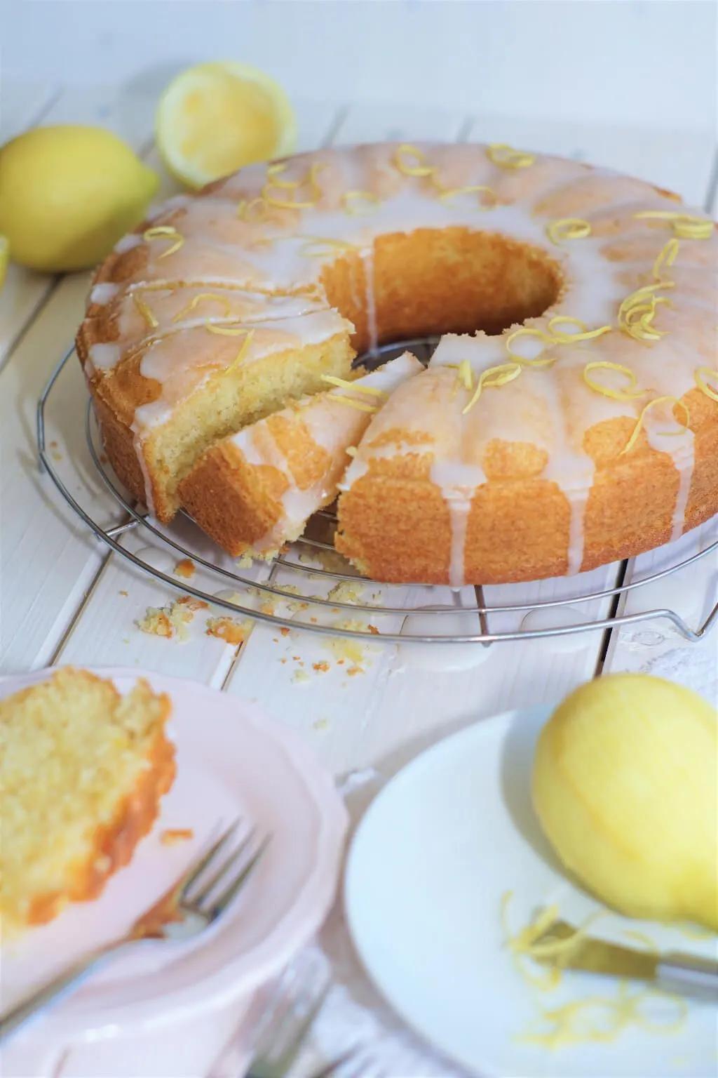 Zitronen-Buttermilch Kuchen | Kuchen, Lecker backen, Buttermilchkuchen