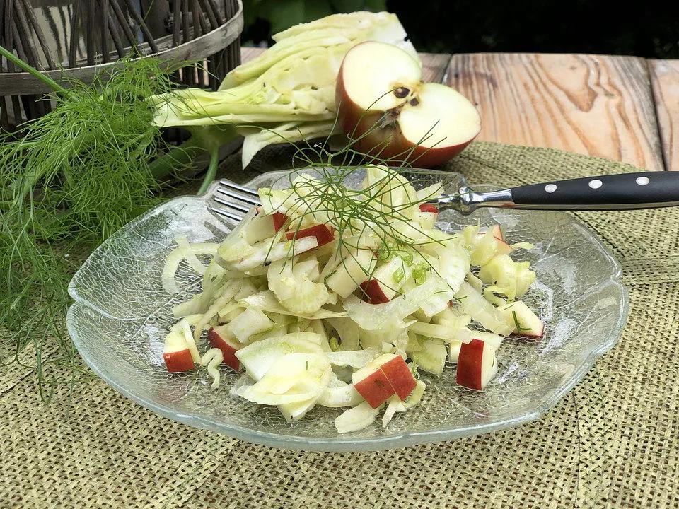 Fenchel-Apfel-Salat mit Knoblauch von Superbommel| Chefkoch