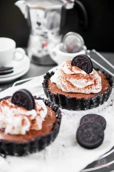 Sahne-Pudding-Törtchen in Schokokeks-Tartelettes - Das Küchengeflüster