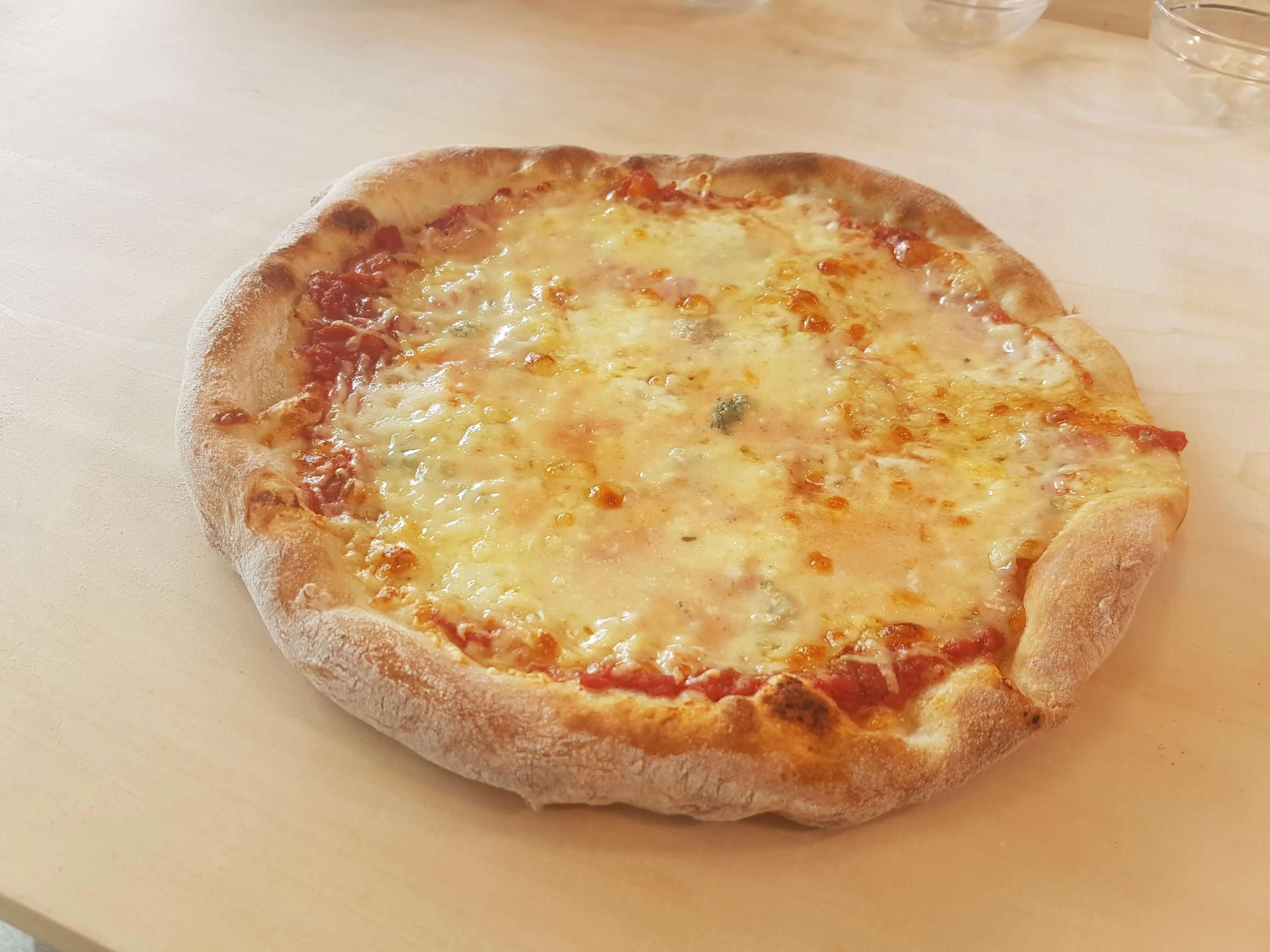 Pizza Quattro Formaggi | Pimotti Pizzastein - die Pizzeria für daheim!