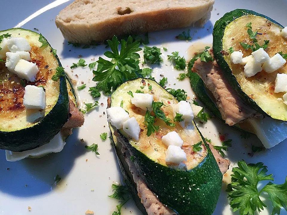 Gegrillte Zucchini mit Puten-Minutensteak und Hirtenkäse von ...