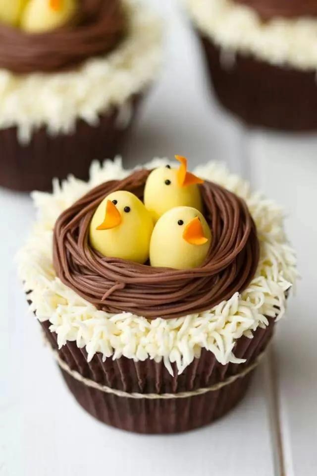 Cupcakes au chocolat de Pâques | Recipe | Easter baking, Easter dessert ...