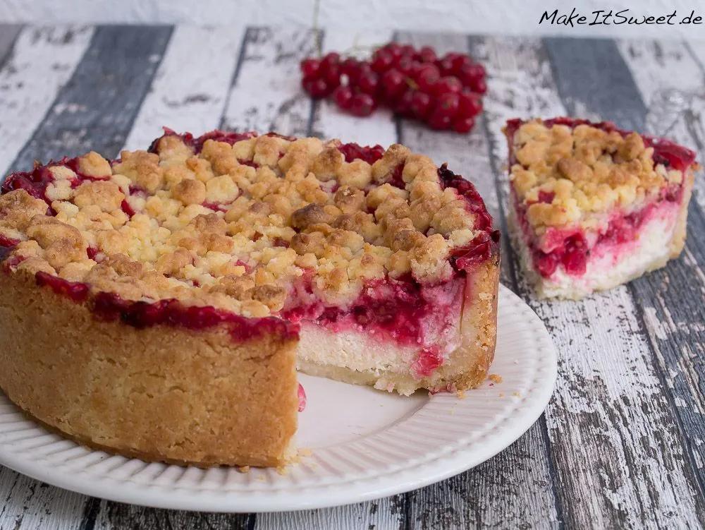 Ein Johannisbeerkuchen mit Streuseln und Quarkfüllung. Ein einfaches ...