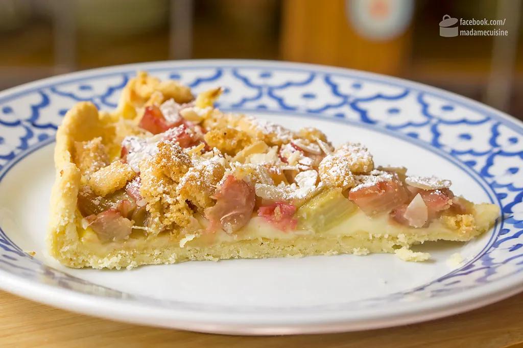 Rhabarber-Tarte mit Mandelstreuseln - Madame Cuisine