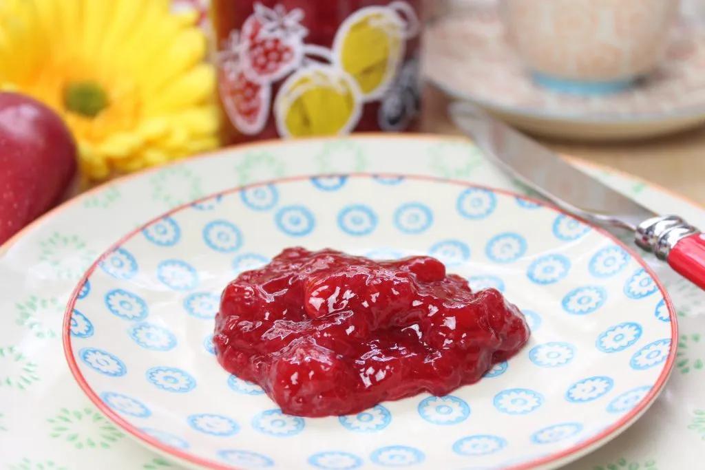 Low Carb Rhabarber-Sauerkirsch-Marmelade - Happy Carb Rezepte