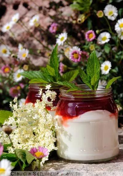 Holunderblüten-Erdbeer-Joghurt | Erdbeeren marmelade, Erdbeermarmelade ...
