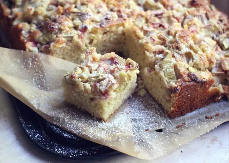 Rhabarberkuchen mit Streuseln: Omas Kuchen Rezept | cooknsoul.de