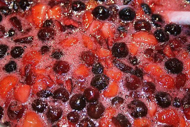 Felsenbirne - Erdbeer - Kirsch - Marmelade von Wildkraut | Chefkoch