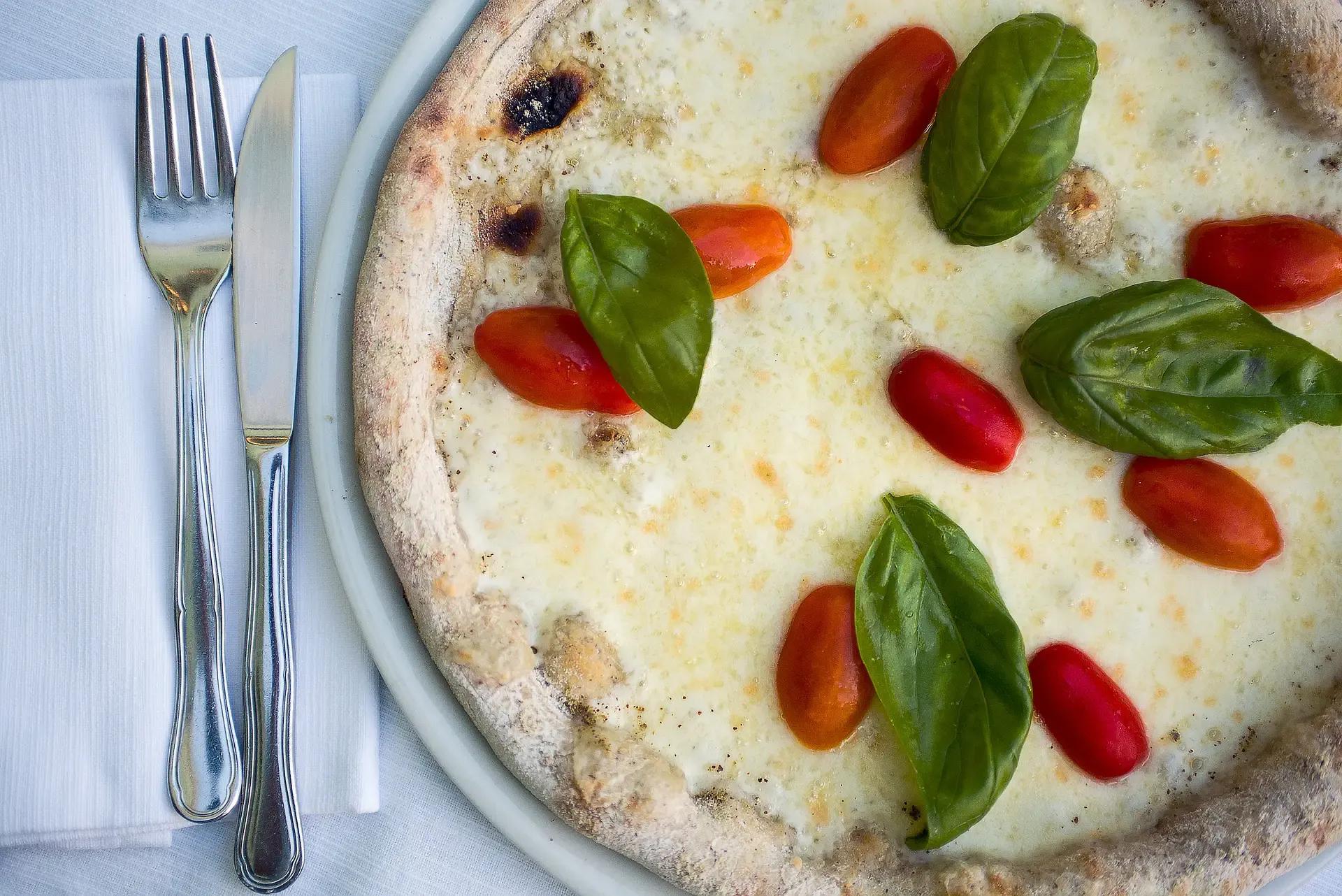 Italian White Pizza Recipe (Pizza Bianca) - Gimme Yummy