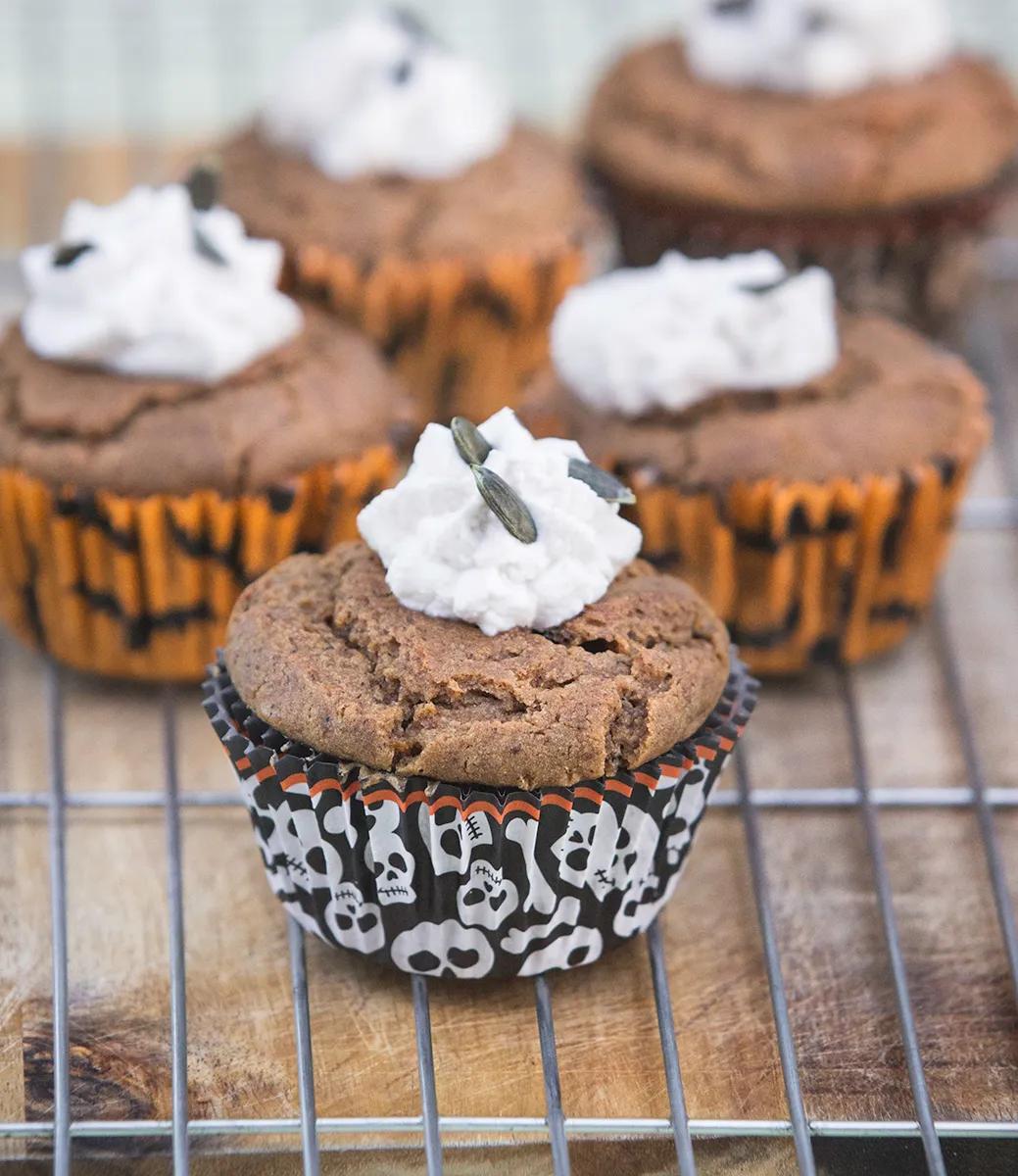 Vegan Halloween spiced pumpkin muffins | Vegan Food &amp; Living