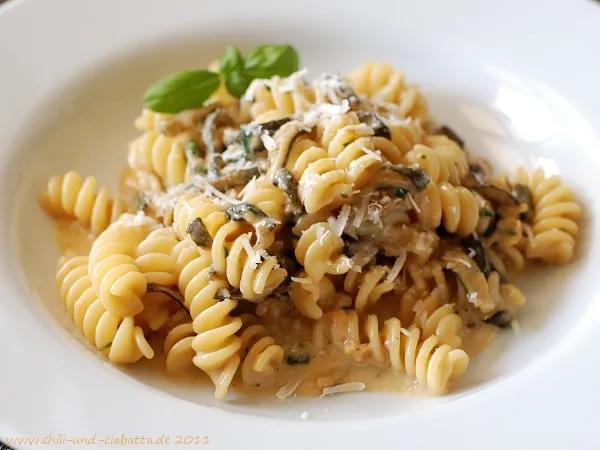 Fusilli mit cremiger Zucchini-Basilikum-Sauce – Chili und Ciabatta