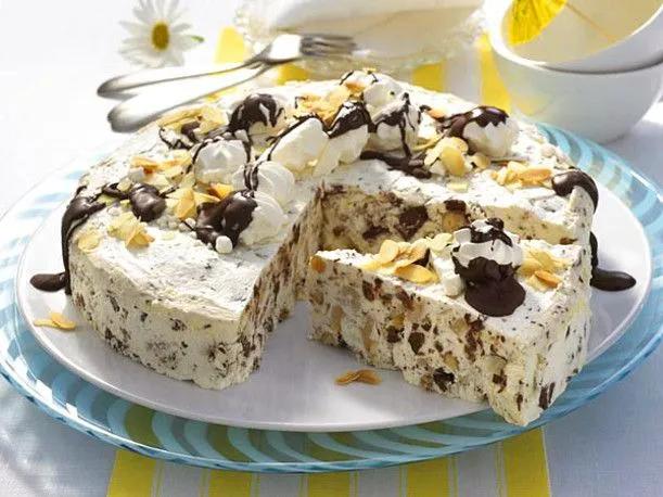 Stracciatella-Eistorte | Rezept | Eistorte, Torte ohne backen, Kuchen ...