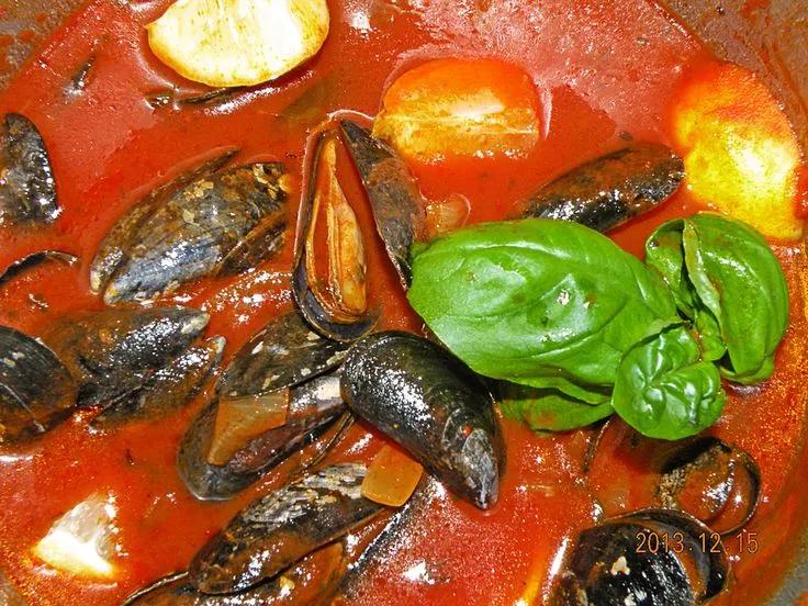 Miesmuscheln in pikanter, italienischer Tomaten-Knoblauchsauce von ...