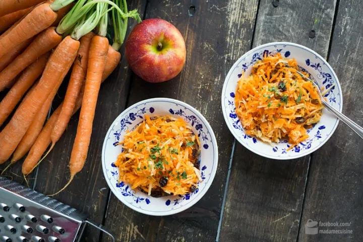 Karotten-Apfel-Salat (mit Ingwer, Rosinen &amp; Nüssen) - Madame Cuisine