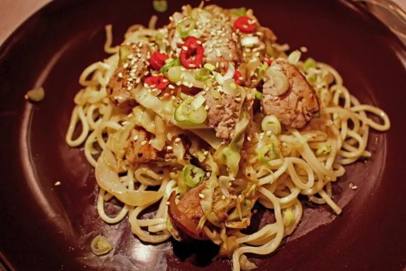 Chinesische Nudelpfanne mit kurzgebratenem Fleisch - Martina&amp;#39;s Kochsalon
