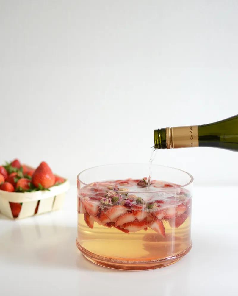 Drinks: Erdbeer-Rosen-Bowle - we love handmade