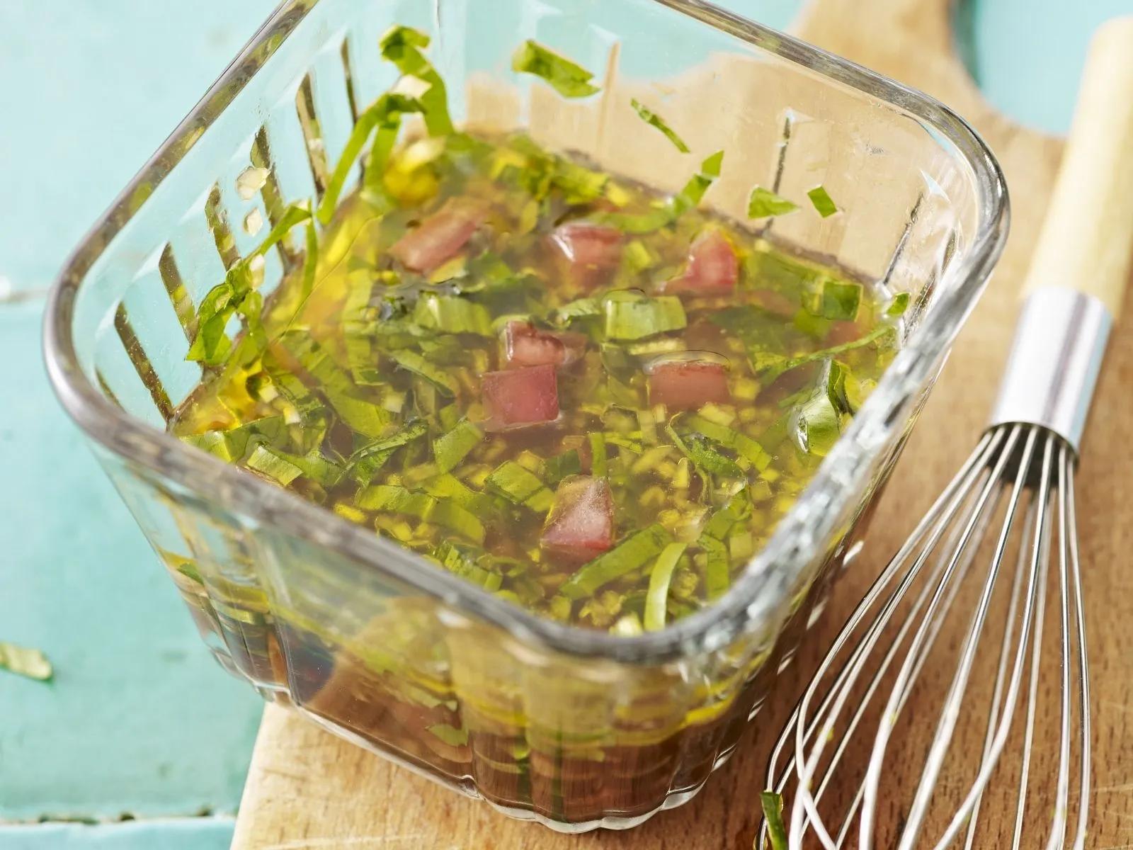 Salatdressing mit Bärlauch Rezept | EAT SMARTER