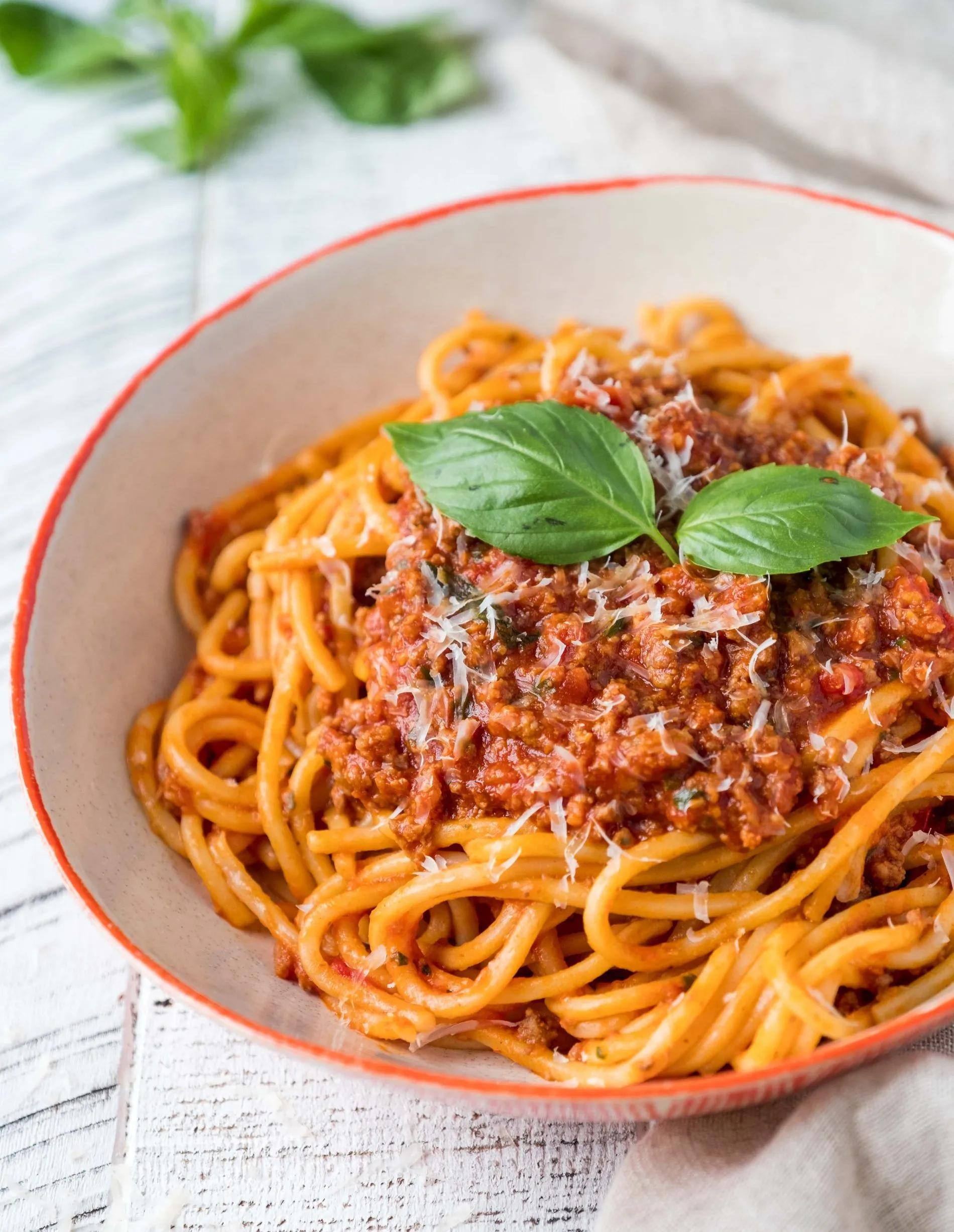 Spaghetti Bolognese – The Food Joy | Bolognese recipe easy, Spaghetti ...