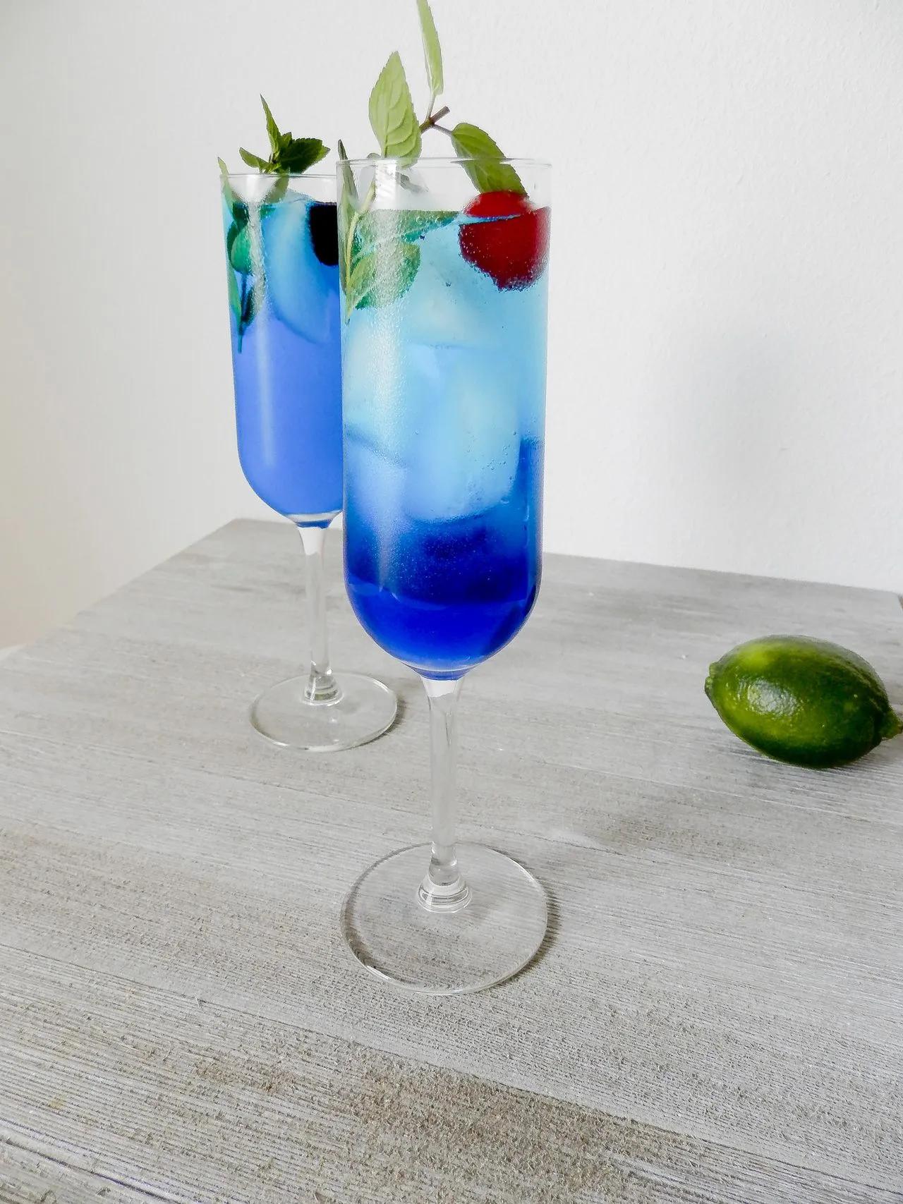 Blue Curacao Spritzer Simple and Pretty! It is time for fireworks and ...