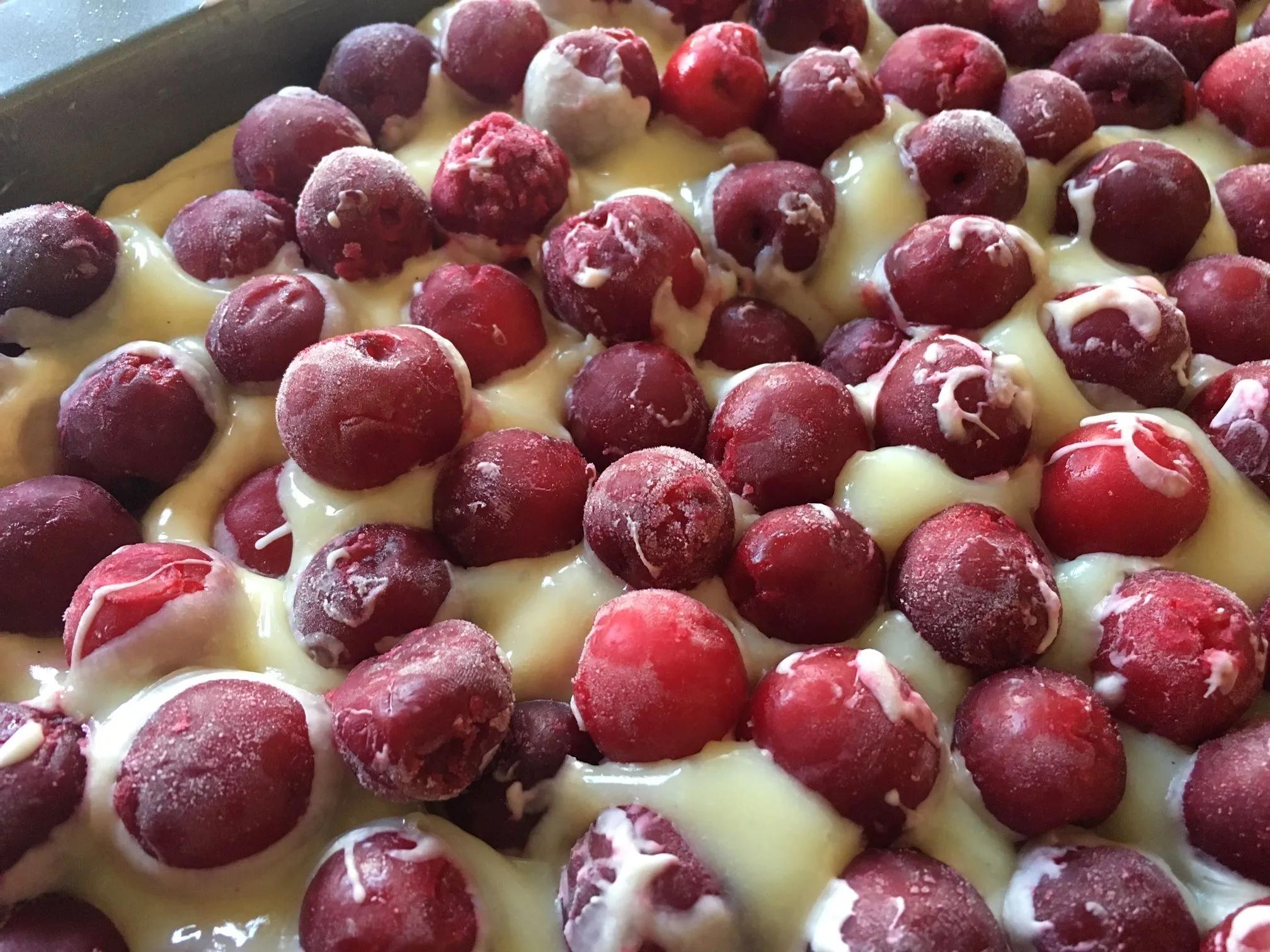 Oma Annemies bester Kirsch-Streusel-Kuchen mit Pudding Fruit Salad ...