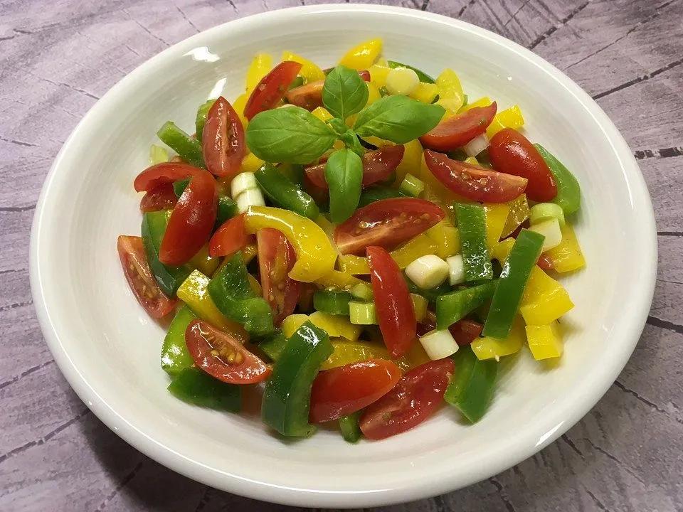 Tomaten - Paprika - Salat von leggerlegger | Chefkoch