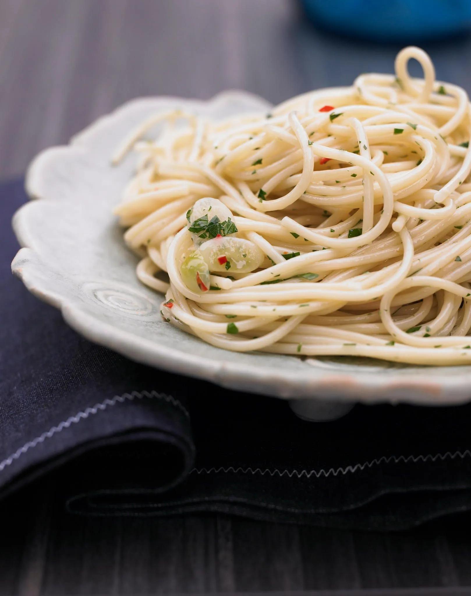 Spaghetti aglio e olio (mit Öl und Knoblauch) sind echt sizilianisch ...