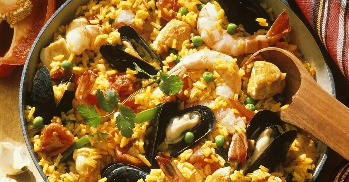 Spanische Paella mit Muscheln Rezept | EAT SMARTER