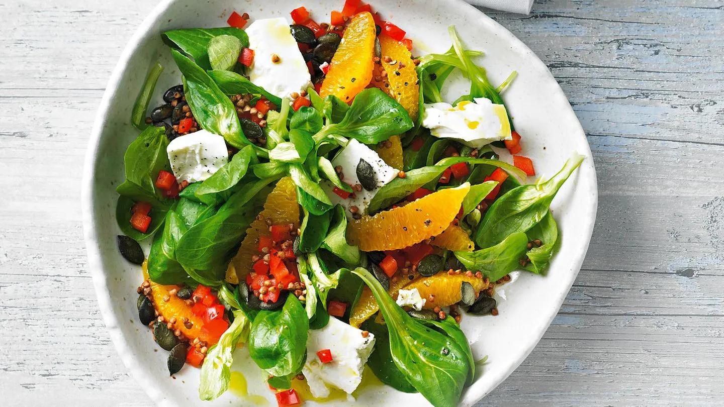 Salat mit Orange, Buchweizen und Feta | BRIGITTE.de