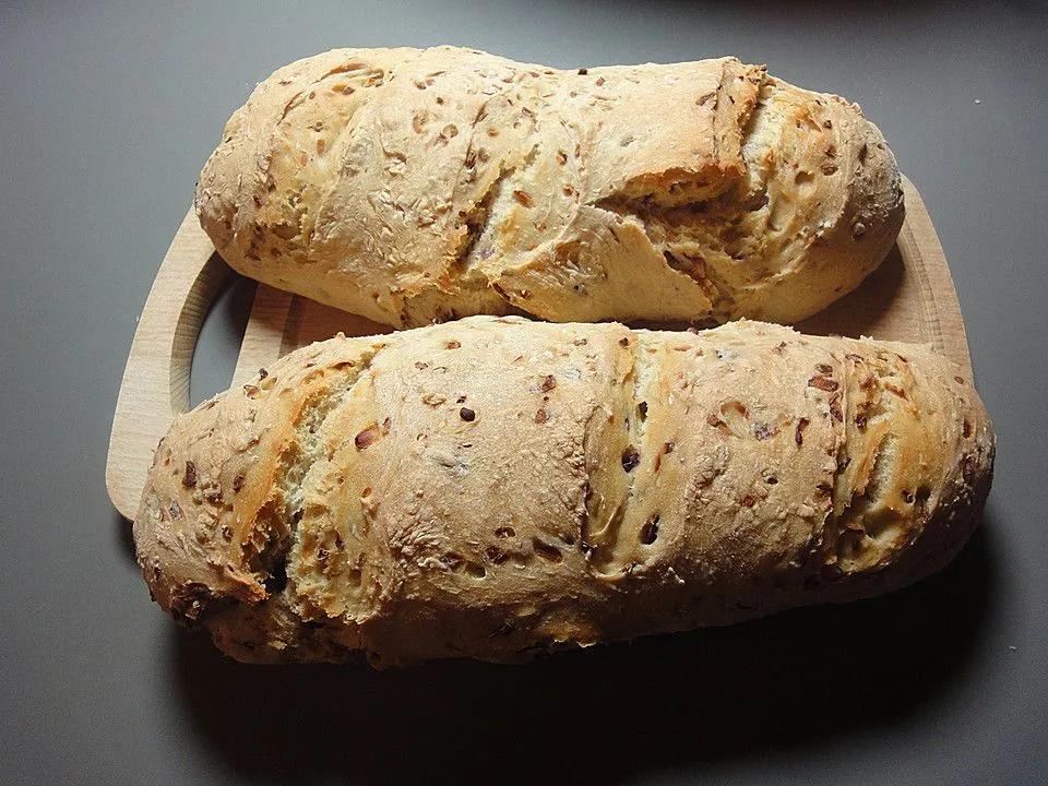 Herzhaftes Zwiebelbrot oder Zwiebelbaguette | Rezept | Rezepte ...