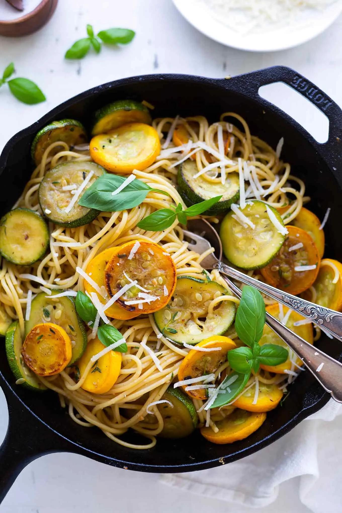 Schnelle Spaghetti mit Zucchini-Weißwein-Sauce - Kochkarussell | Rezept ...