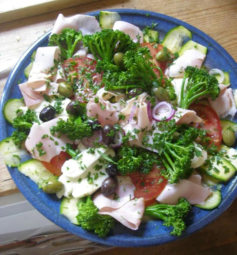Zucchini-Mozzarella Salat mit Brokkoli » Gartenblog