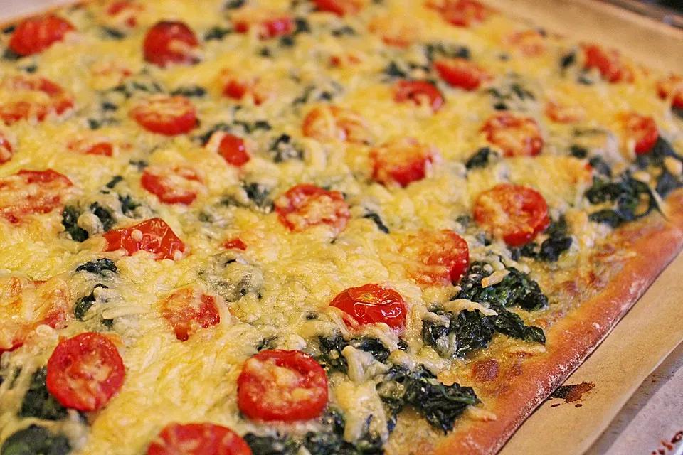 Pizza Pesto mit Spinat und Cherrytomaten von AlexRabbit | Chefkoch.de