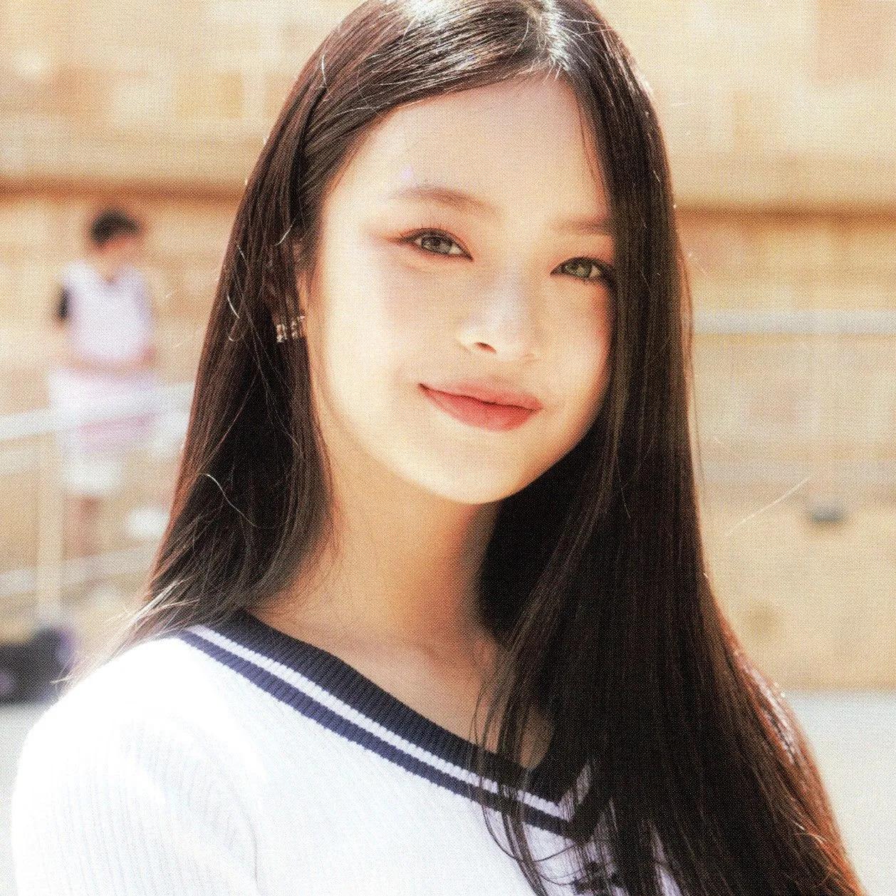 hanni newjeans icons kpop in 2022 | Kpop girls, Girl, Pretty makeup