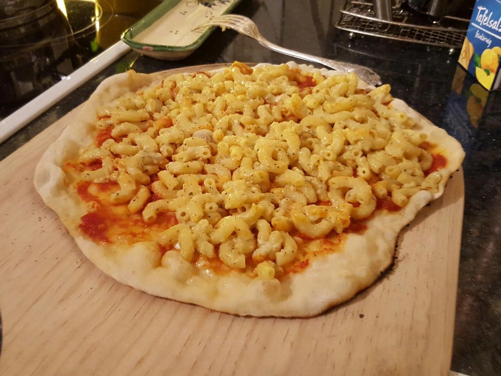 Hörnchen Nudel Pizza mit Käse | Kochen und backen rezepte, Kochen und ...