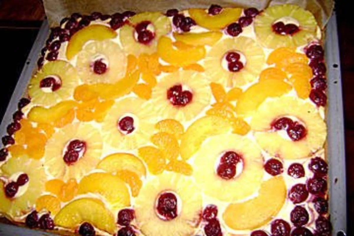 Quarkkuchen vom Blech mit Früchten - Rezept - kochbar.de