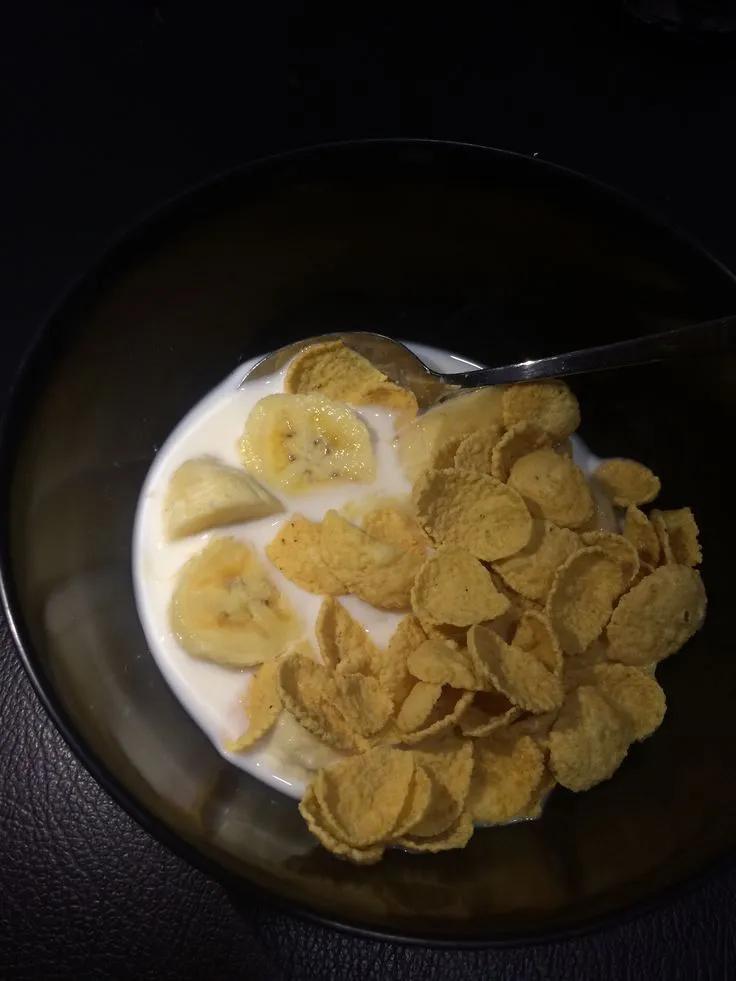 Banana Cornflakes with Milk🍌🥛 | Food, Food and drink, The breakfast club