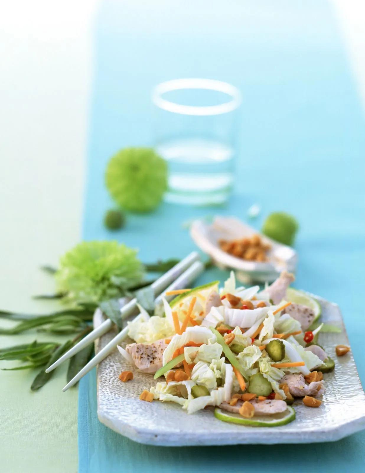 Vietnam-Salat mit Putenbrust Rezept | EAT SMARTER