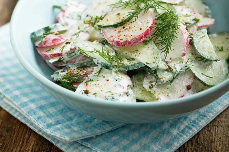 Gurken-Käse-Salat » Würziger Käse mit Gurke | GOURMETmagazin