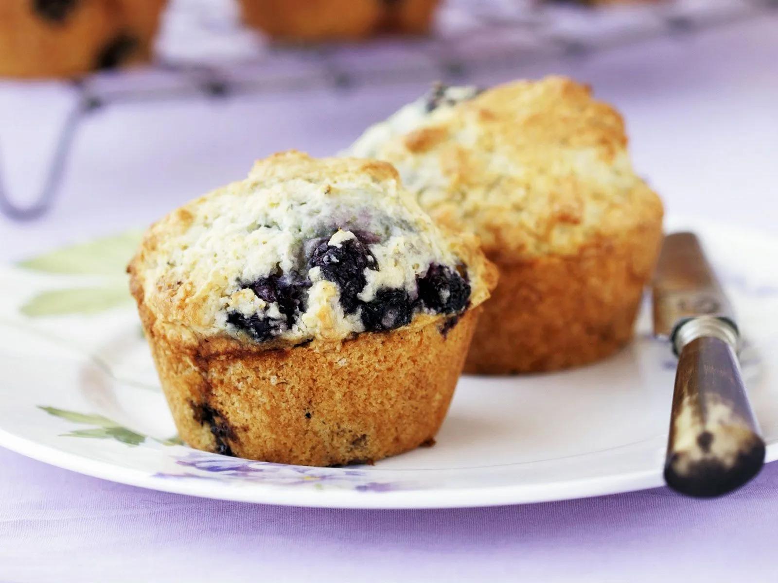 Blaubeer-Joghurt-Muffins Rezept | EAT SMARTER