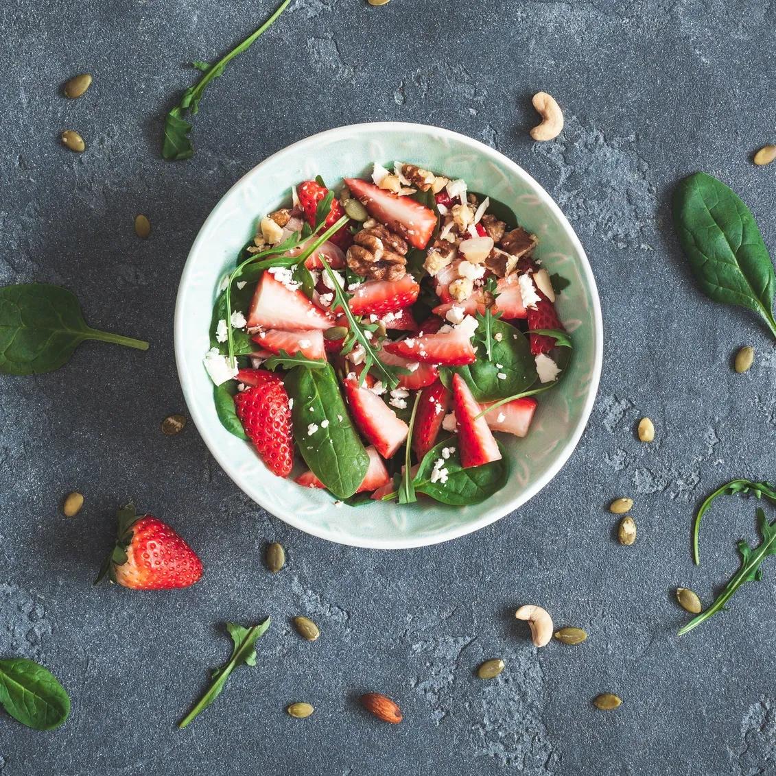 Erdbeer-Spinat-Salat mit Ziegenkäse - Mazola